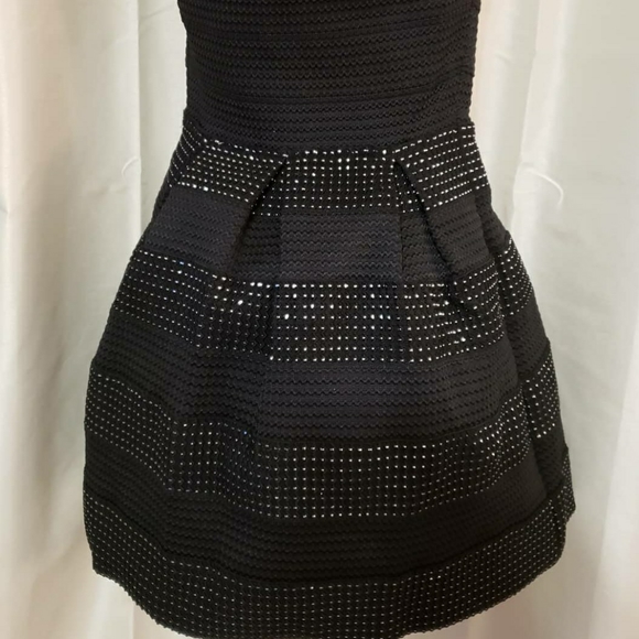 SOLD NEW THE BLACK LITTLE MUST HAVE SOLD - Picture 3 of 3